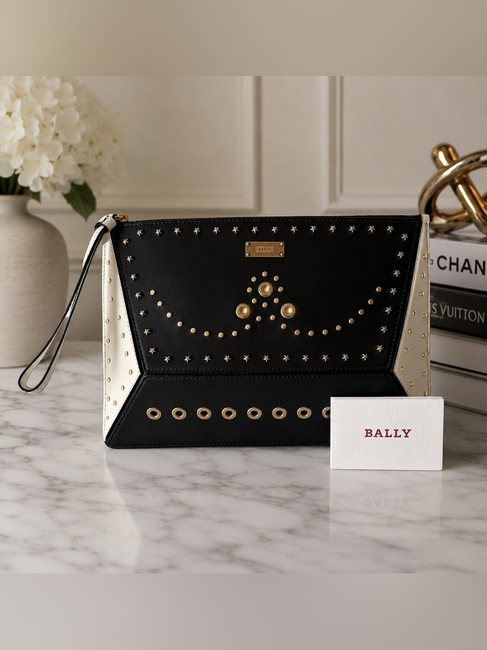 🖤🤍 Rare Bally Studded Leather Wristlet Clutch • Made in Italy • Mint Condition